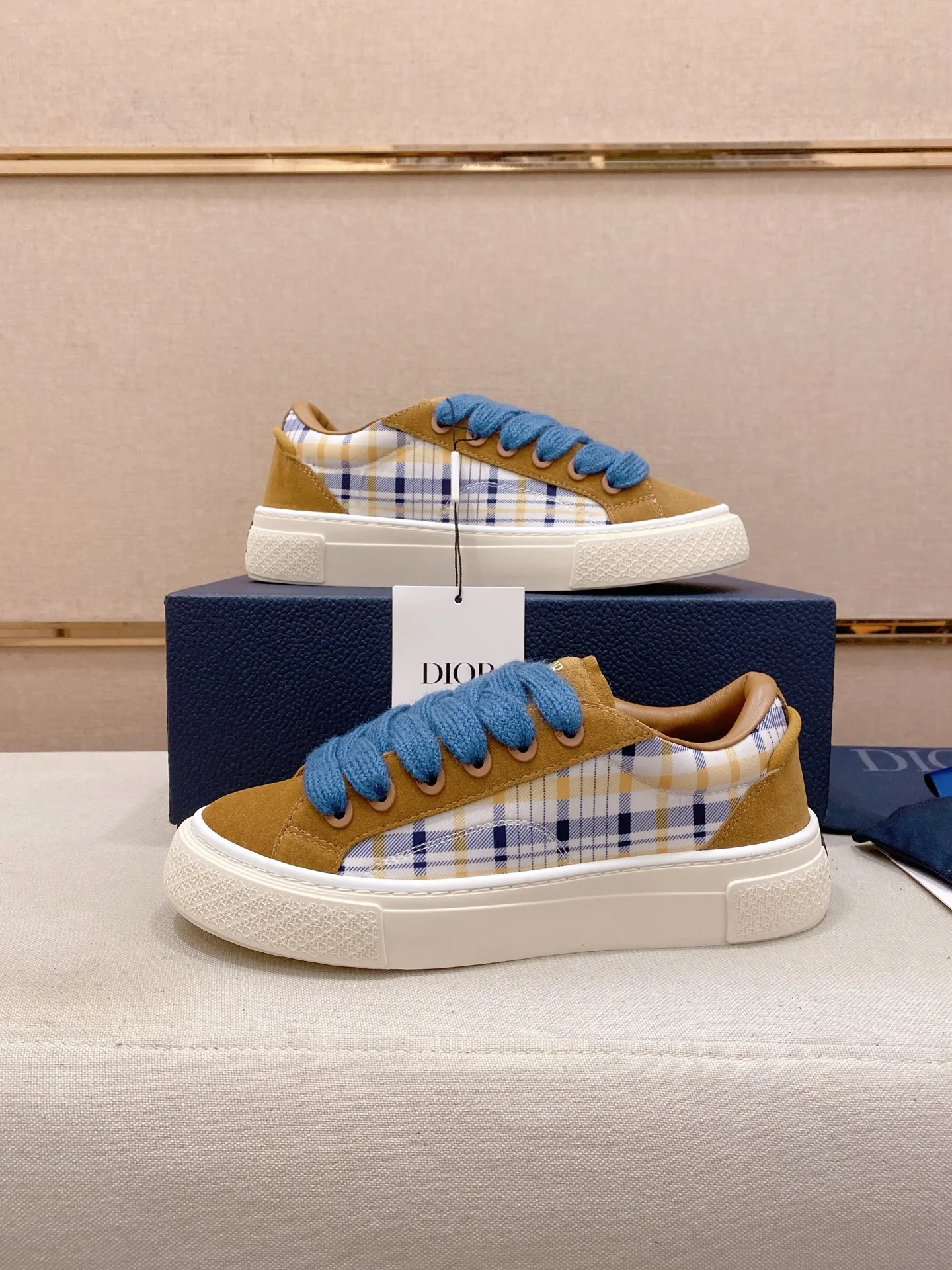 Factory price: 300 Men's shoes 💰[Dior·Dior] Top 🔍Couple style 💏🔍New casual sports style couple shoes, new four-season design, perfect workmanship, lace-up lazy style to create cabinet quality, upper: imported first-layer cowhide, sheepskin lining is soft and comfortable, ultra-light TPU wear-resistant outsole, simple, versatile fashion men's shoes, excellent color code number 35--44